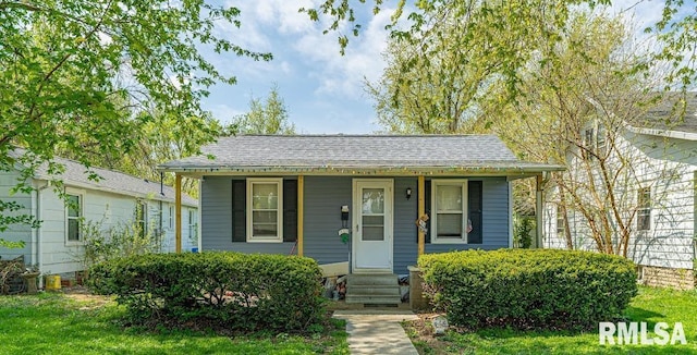 1405 Pekin St, Lincoln, IL 62656 - bungalow-style house with covered porch