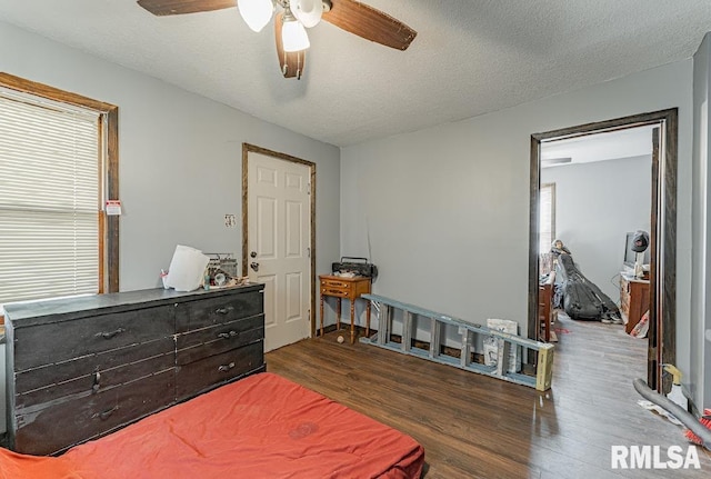 1405 Pekin St, Lincoln, IL 62656 - bedroom with wood finished floors, ceiling fan, and a textured ceiling