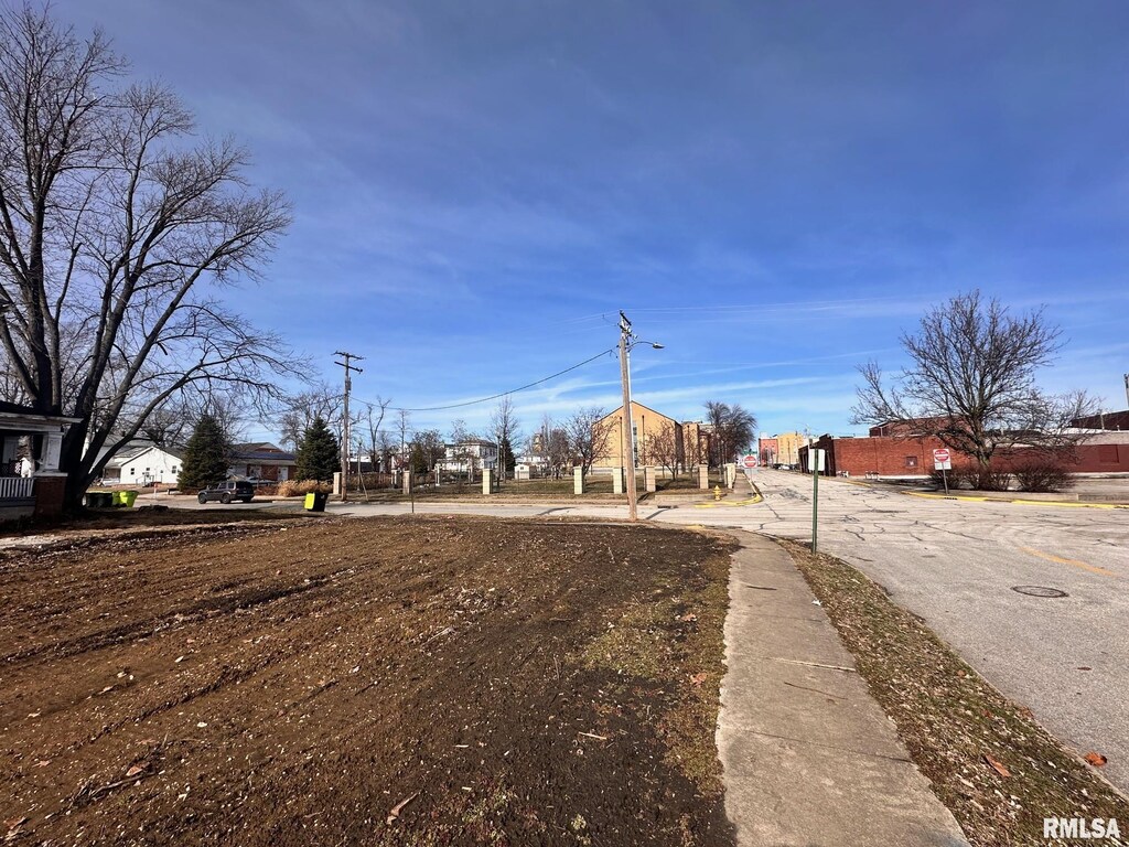 203 W Beecher Ave, Jacksonville, IL 62650