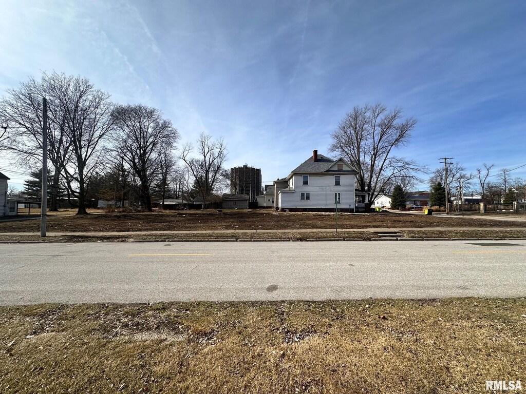 203 W Beecher Ave, Jacksonville, IL 62650