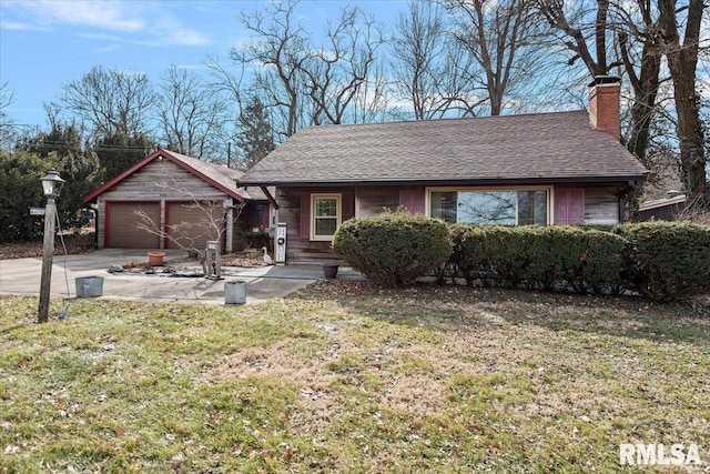 view of front of house featuring a garage and a front yard