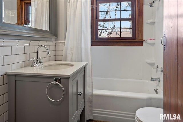 full bathroom featuring vanity, shower / bathtub combination with curtain, backsplash, and toilet