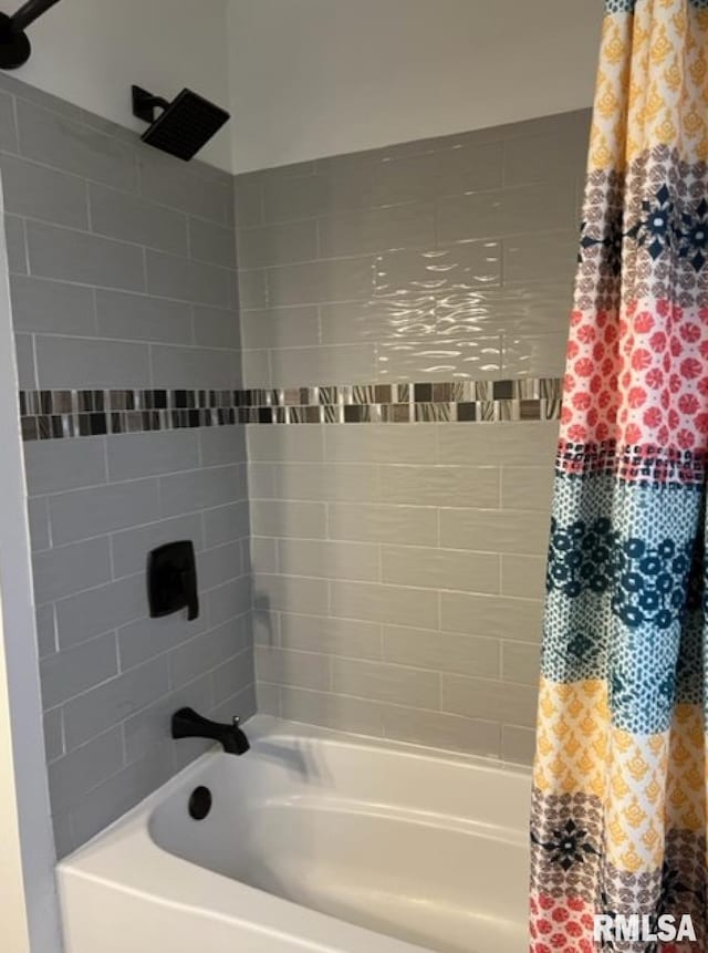 bathroom featuring shower / bath combo