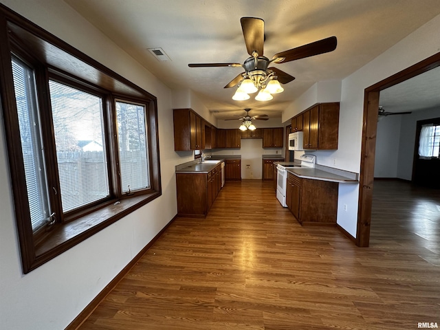 kitchen featuring sink, white appliances, dark hardwood / wood-style floors, and ceiling fan