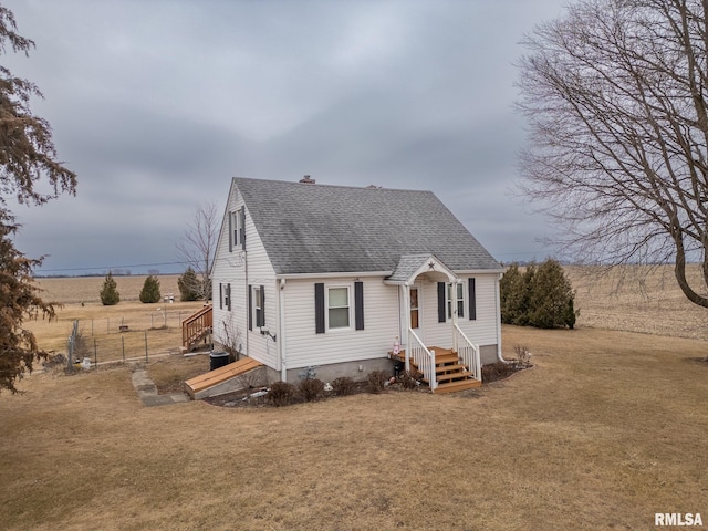 view of front of property featuring a front yard