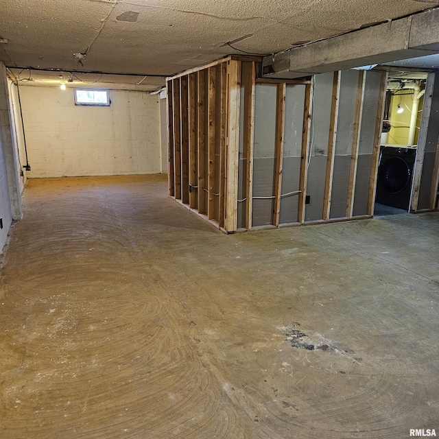 basement with washer / clothes dryer