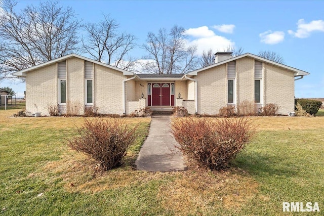 ranch-style house featuring a front lawn