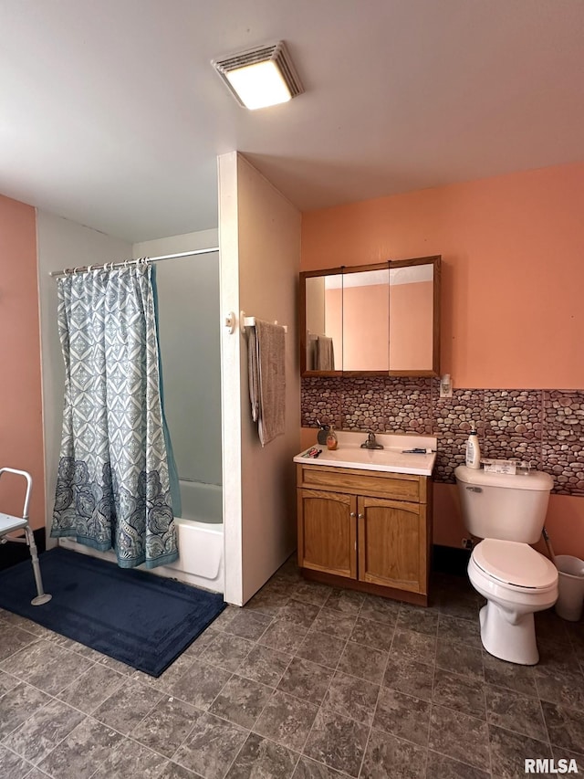 bathroom with tasteful backsplash, visible vents, toilet, shower / tub combo with curtain, and vanity