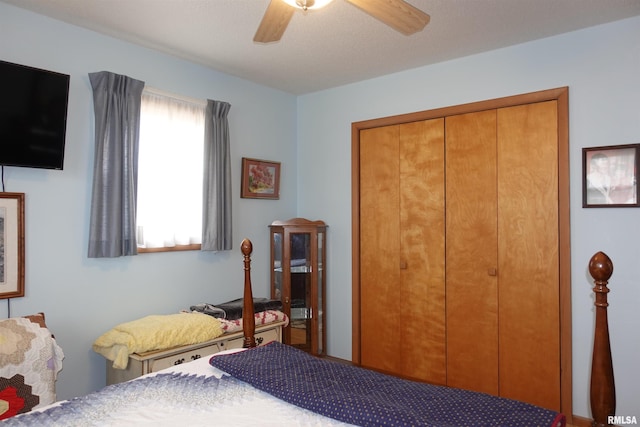 bedroom featuring ceiling fan and a closet