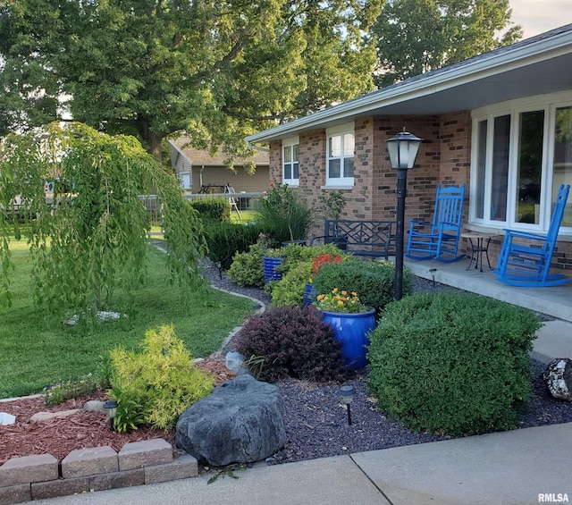 view of yard with a patio