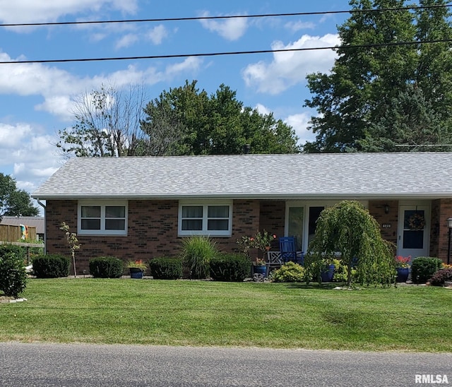 single story home featuring a front yard