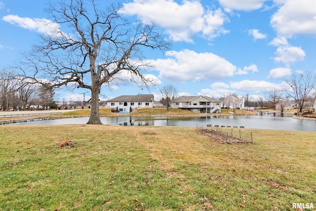 view of yard featuring a water view