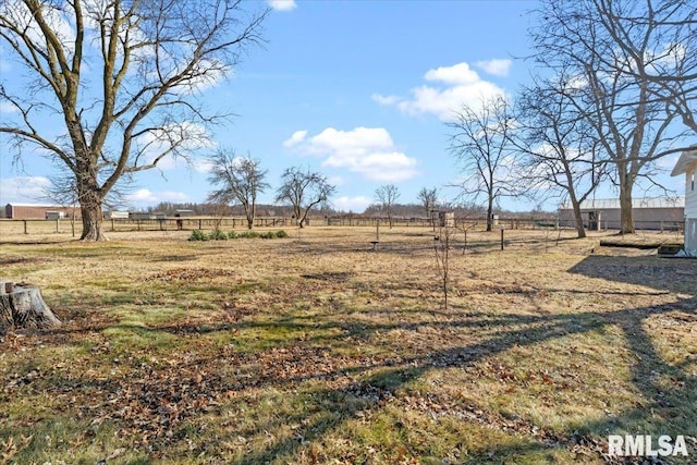 view of yard featuring a rural view