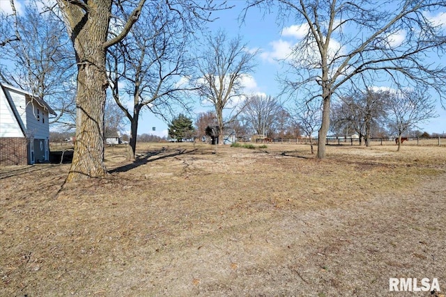 view of yard featuring a rural view