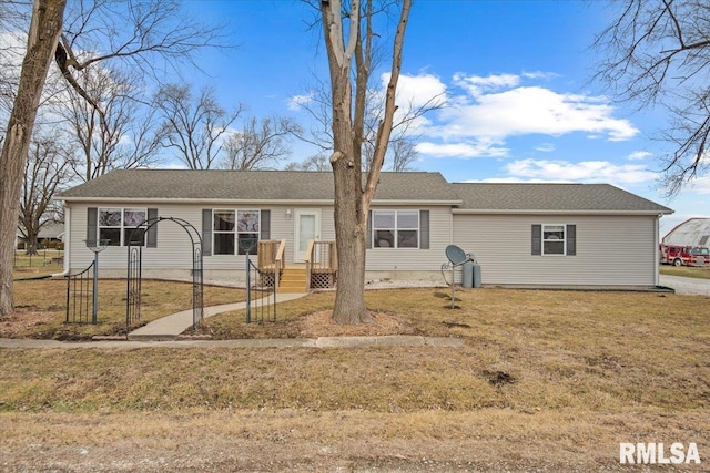 ranch-style house featuring a front yard