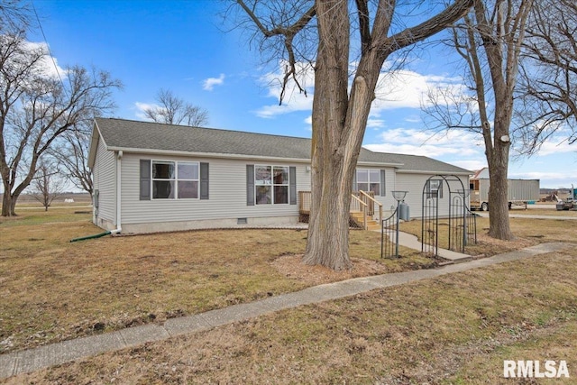 view of front of house with a front lawn