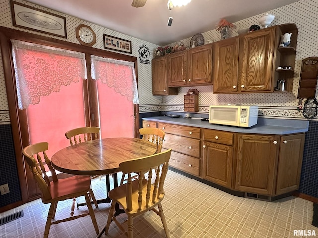 kitchen with decorative backsplash and ceiling fan