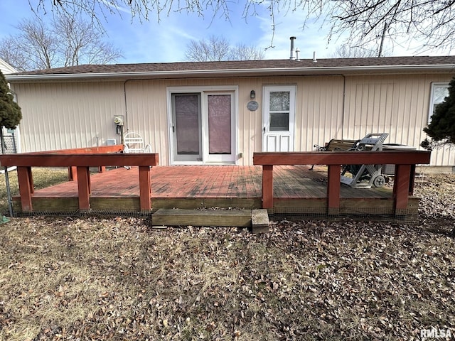 entrance to property featuring a wooden deck