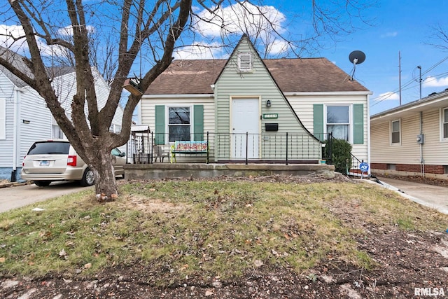 view of front of house with a front yard