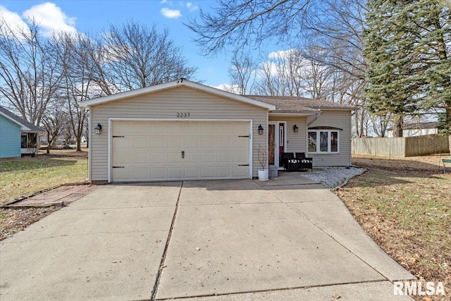 single story home featuring a front yard