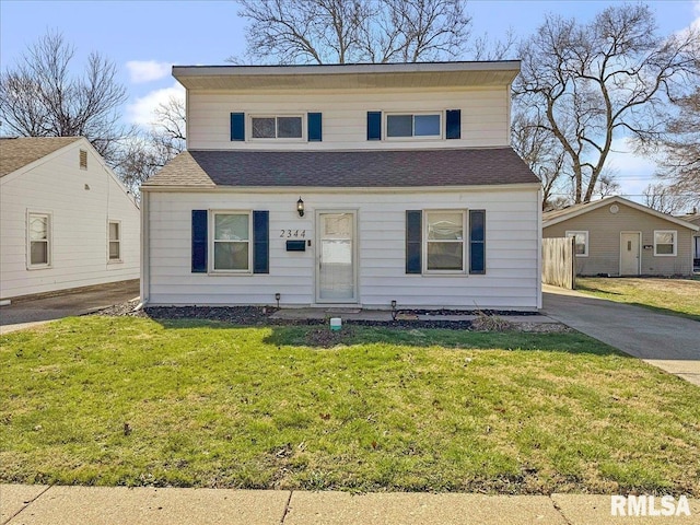 view of front facade with a front lawn