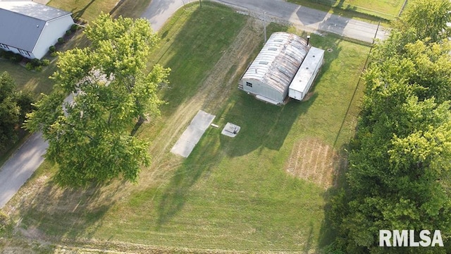 705 W St, Flora, IL 62839