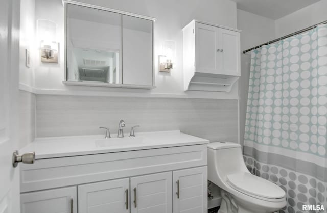 bathroom featuring toilet, a shower with curtain, tasteful backsplash, and vanity