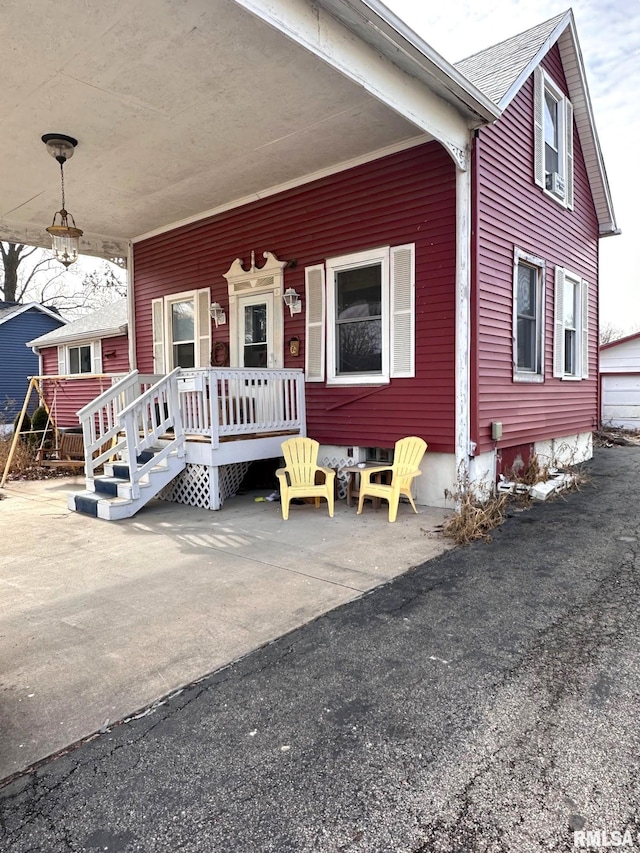 view of front of property