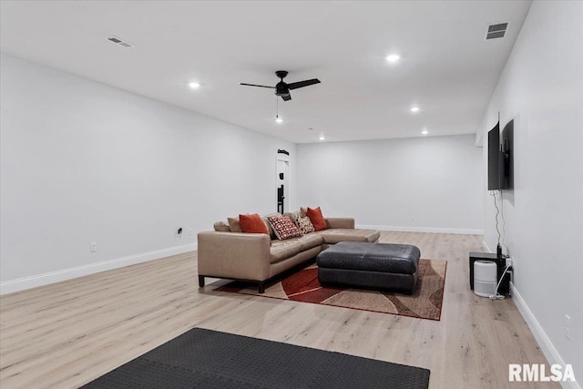 living room featuring ceiling fan, recessed lighting, light wood-style flooring, and visible vents