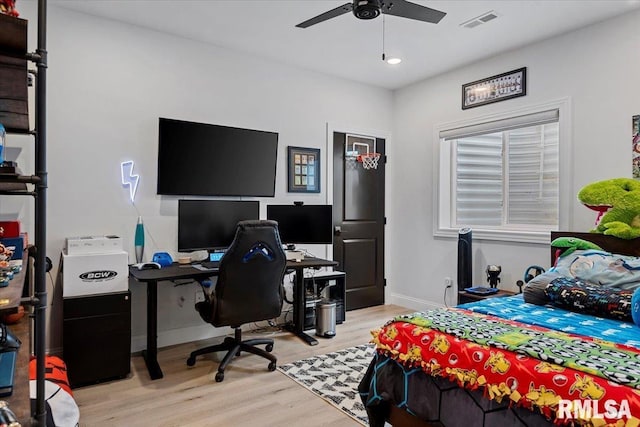 bedroom featuring recessed lighting, baseboards, a ceiling fan, wood finished floors, and visible vents