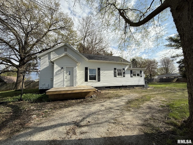 view of front of property featuring fence
