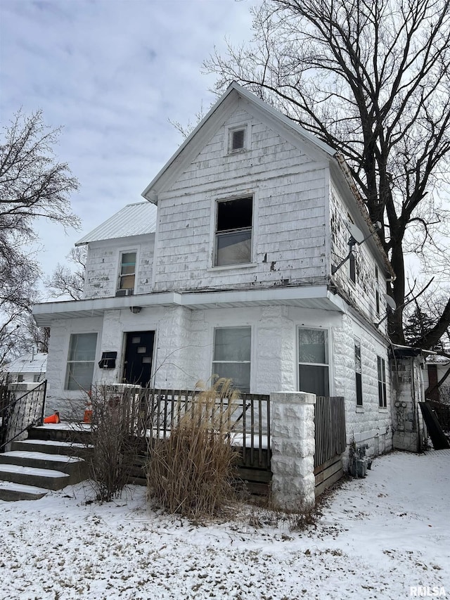 view of front of property with metal roof