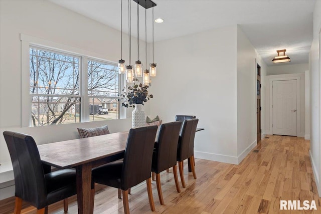 dining space with light wood-style flooring, baseboards, and recessed lighting