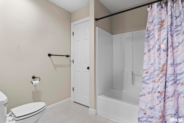 full bath with shower / tub combo with curtain, toilet, baseboards, and tile patterned floors