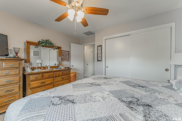 bedroom featuring a ceiling fan, visible vents, and a closet