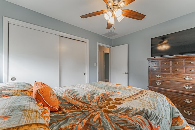 bedroom with a ceiling fan, a closet, and visible vents