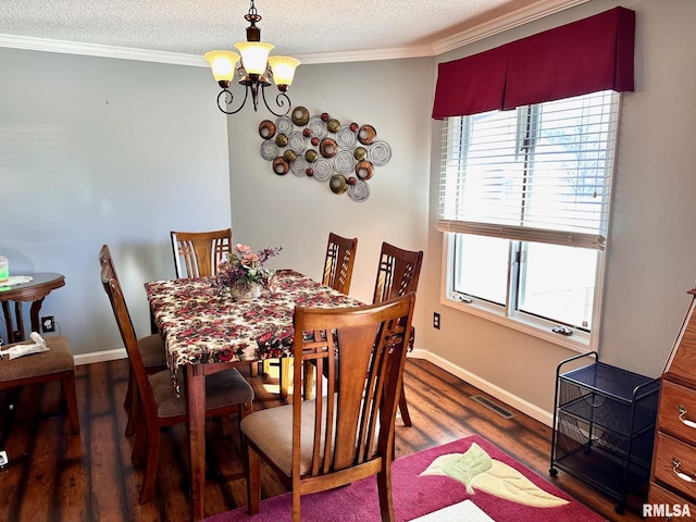 dining area with visible vents, dark wood-style floors, an inviting chandelier, a textured ceiling, and crown molding