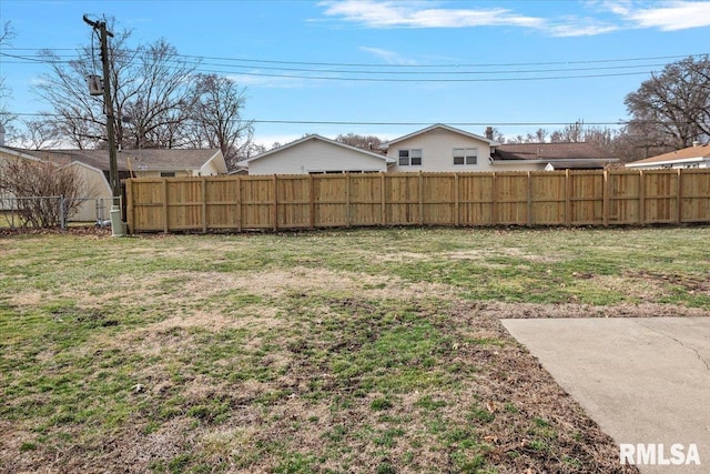 view of yard featuring fence