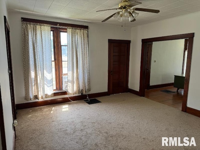 unfurnished room featuring carpet floors, ceiling fan, and baseboards