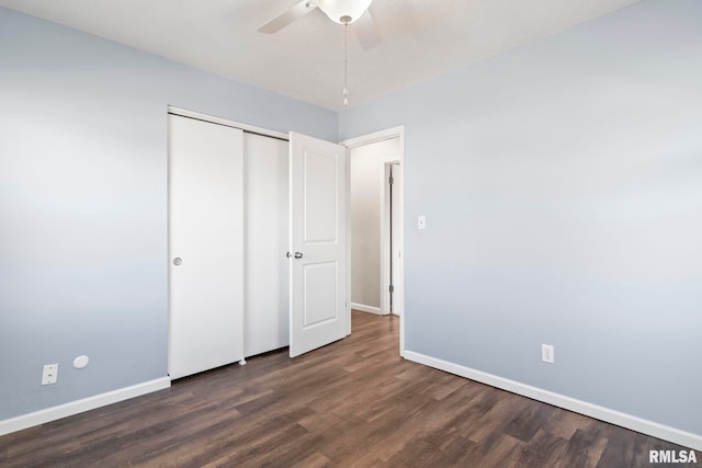 unfurnished bedroom with a ceiling fan, wood finished floors, a closet, and baseboards