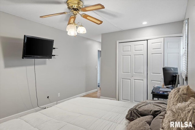 bedroom featuring ceiling fan, a closet, recessed lighting, and baseboards