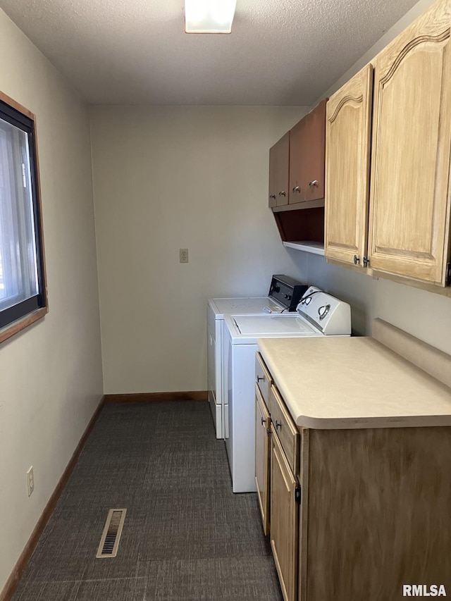 laundry area with visible vents, cabinet space, washer and clothes dryer, and baseboards