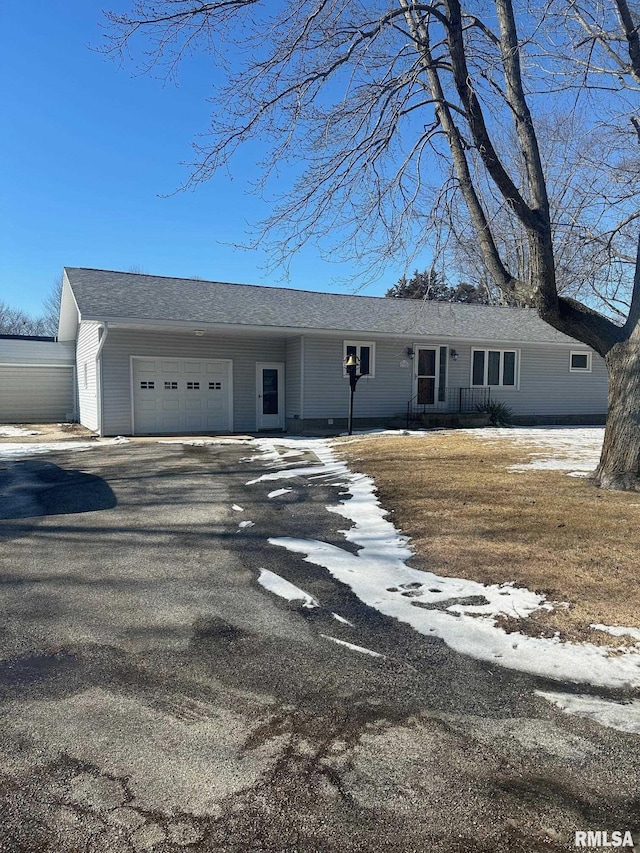 view of front of house with a garage and driveway