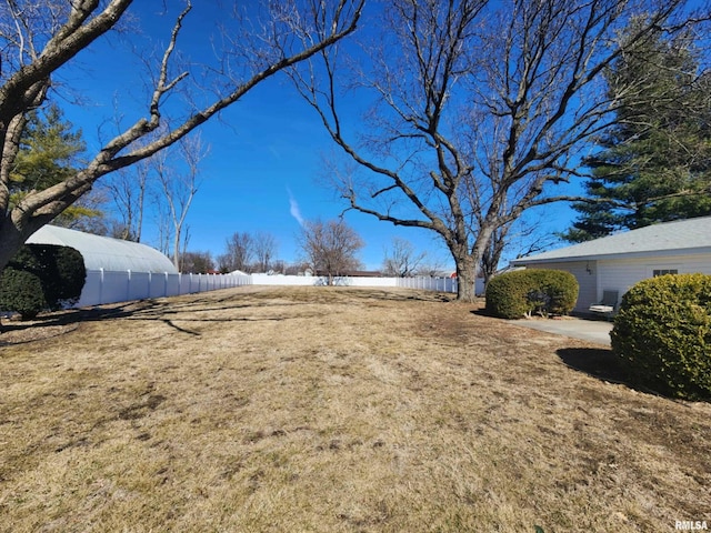 view of yard with an outbuilding and fence