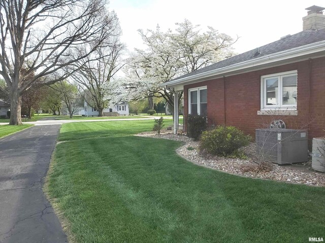 view of yard featuring central air condition unit