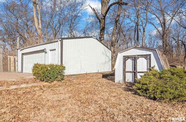 view of outbuilding with an outbuilding