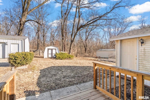 view of yard featuring a storage unit and an outdoor structure