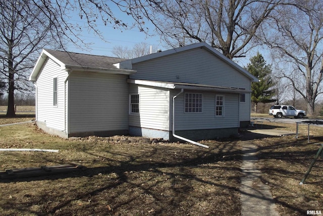 view of side of property featuring a shingled roof