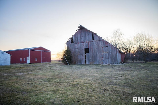 view of barn with a yard