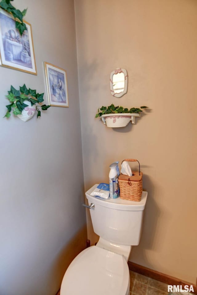 bathroom featuring toilet and baseboards